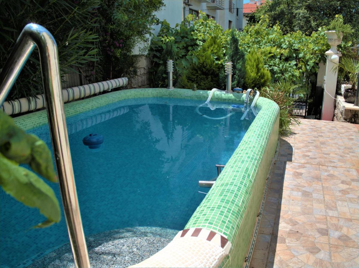 Aparthotel With Swimming Pool With Bathroom, Kitchen, Patio, Private Parking 2*