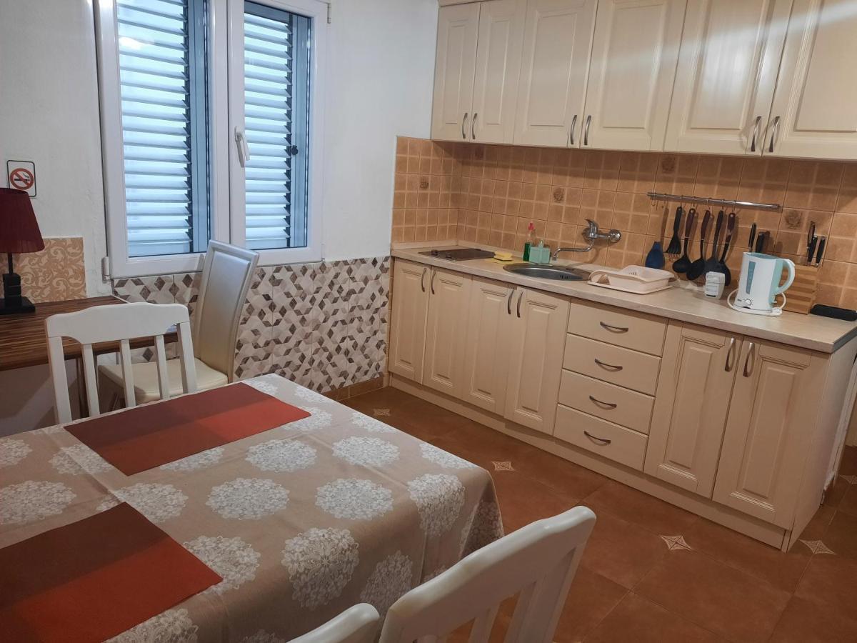 Aparthotel With Swimming Pool With Bathroom, Kitchen, Patio, Private Parking 2*