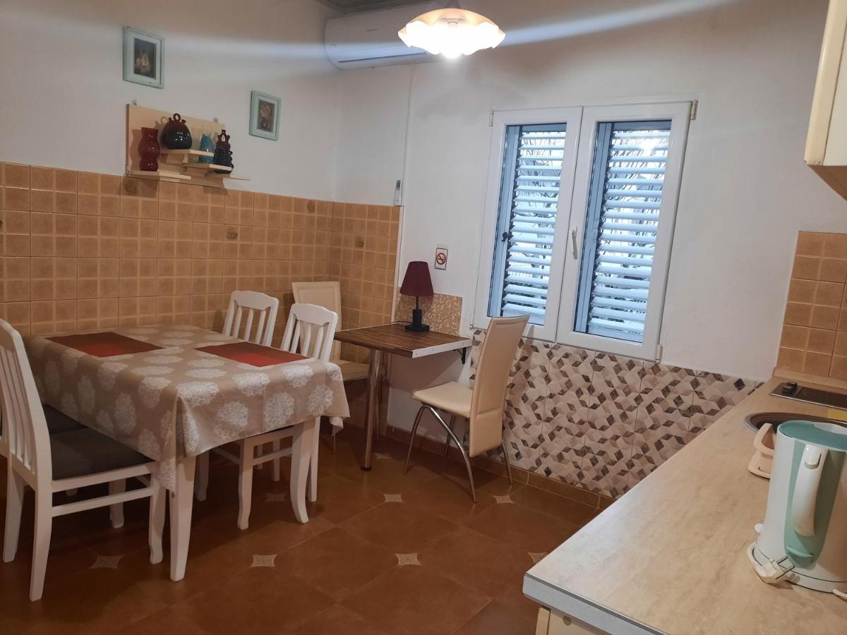 With Swimming Pool With Bathroom, Kitchen, Patio, Private Parking 2*