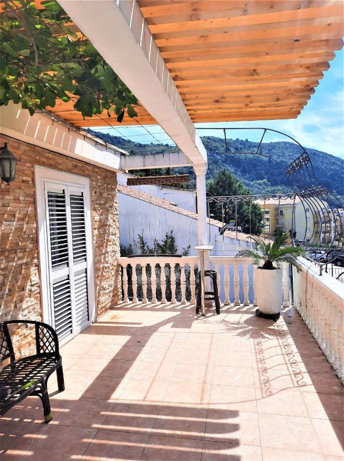 With Swimming Pool With Bathroom, Kitchen, Patio, Private Parking Aparthotel
