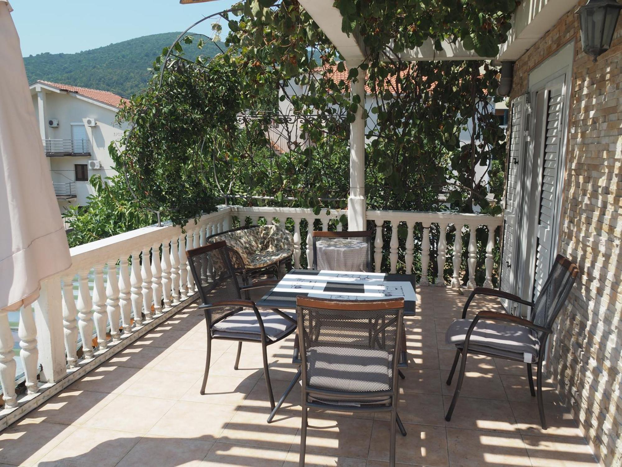 With Swimming Pool With Bathroom, Kitchen, Patio, Private Parking Budva