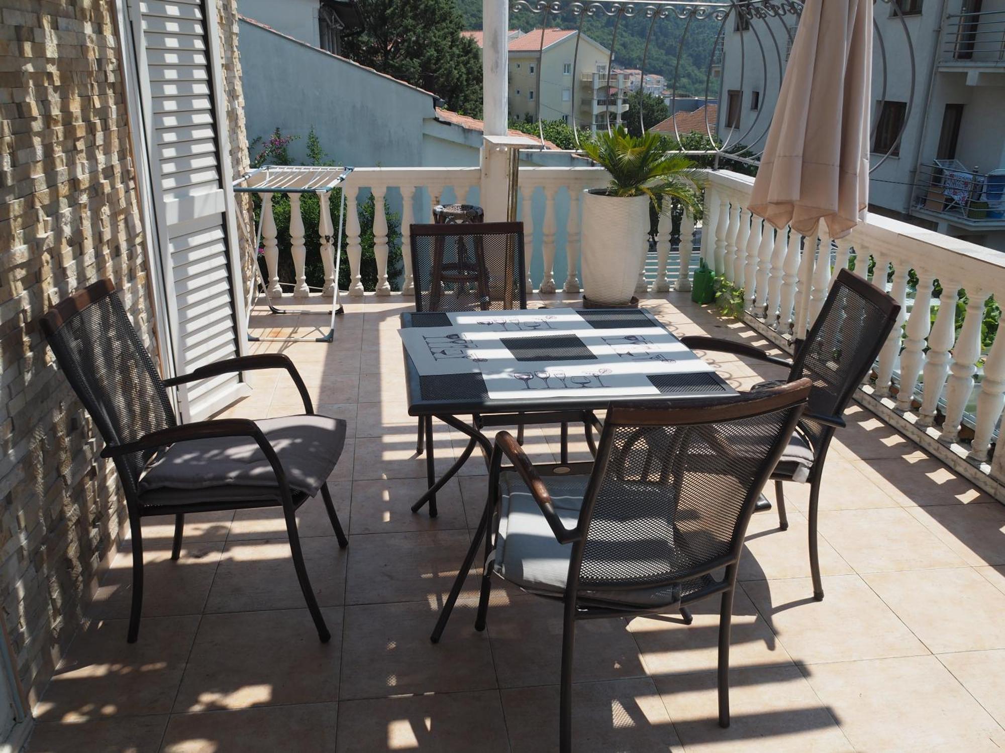 With Swimming Pool With Bathroom, Kitchen, Patio, Private Parking