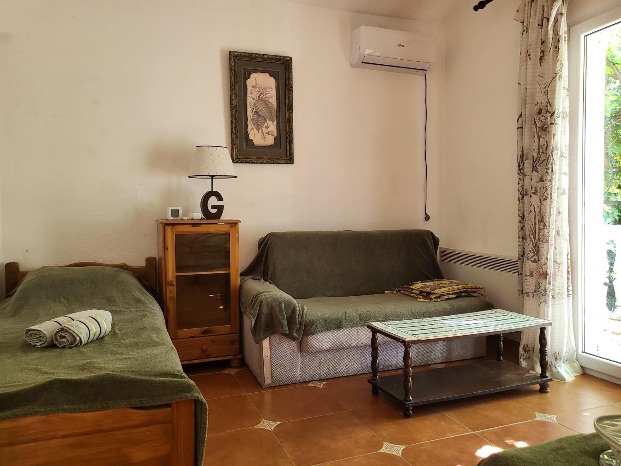 With Swimming Pool With Bathroom, Kitchen, Patio, Private Parking 2* Budva