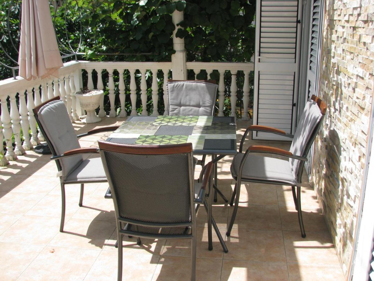 With Swimming Pool With Bathroom, Kitchen, Patio, Private Parking Aparthotel 2*